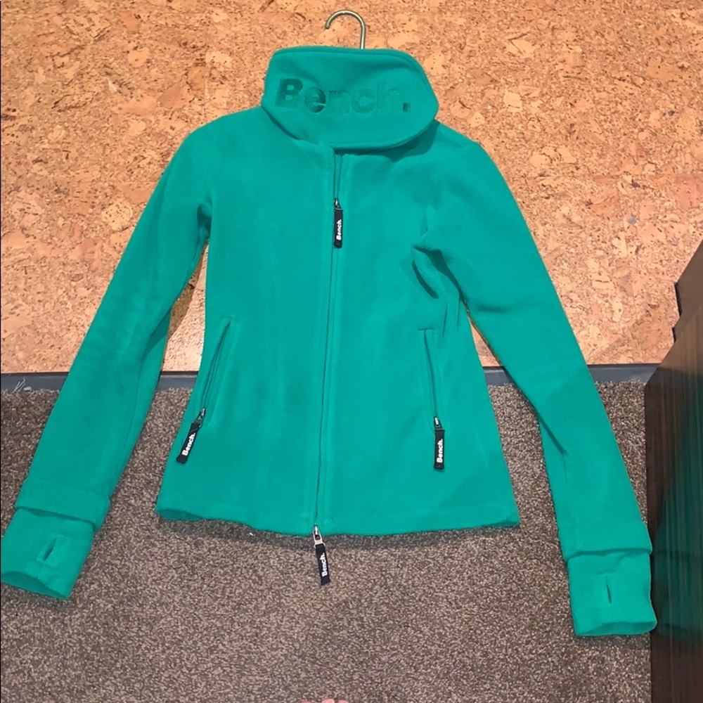 Green bench fleece
